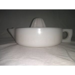 Sunkist milk glass citrus juicer /reamer